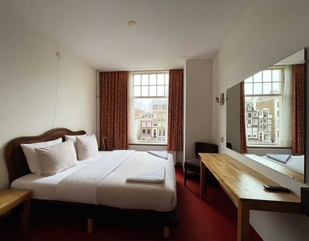 Compact double room